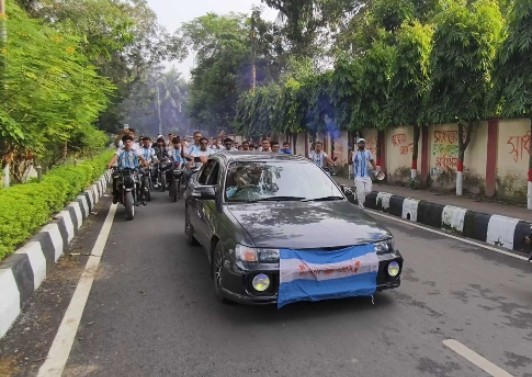 বরিশালে আর্জেন্টিনার সমর্থকদের বর্ণাঢ্য মোটর শোভাযাত্রা