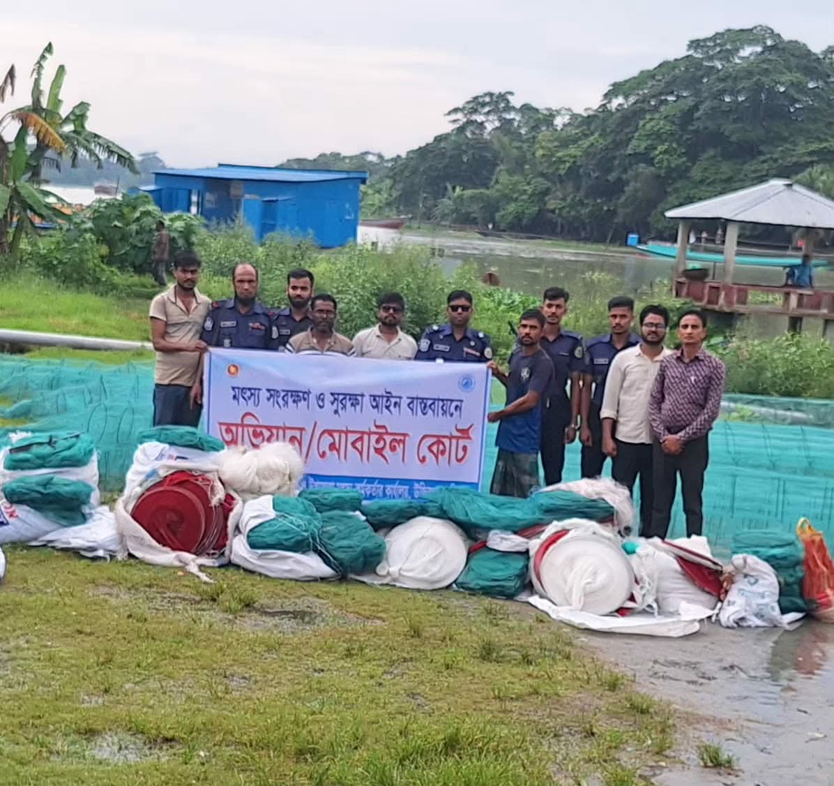 উজিরপুরে মৎস্য বিভাগের অভিযানে অর্ধকোটি টাকার নিষিদ্ধ জাল জব্দ
