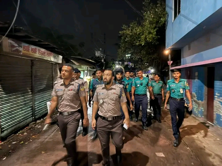 বরিশালে মাদক বিরোধী সাঁড়াশি অভিযানে গাঁজা রফিক’সহ আটক ৫
