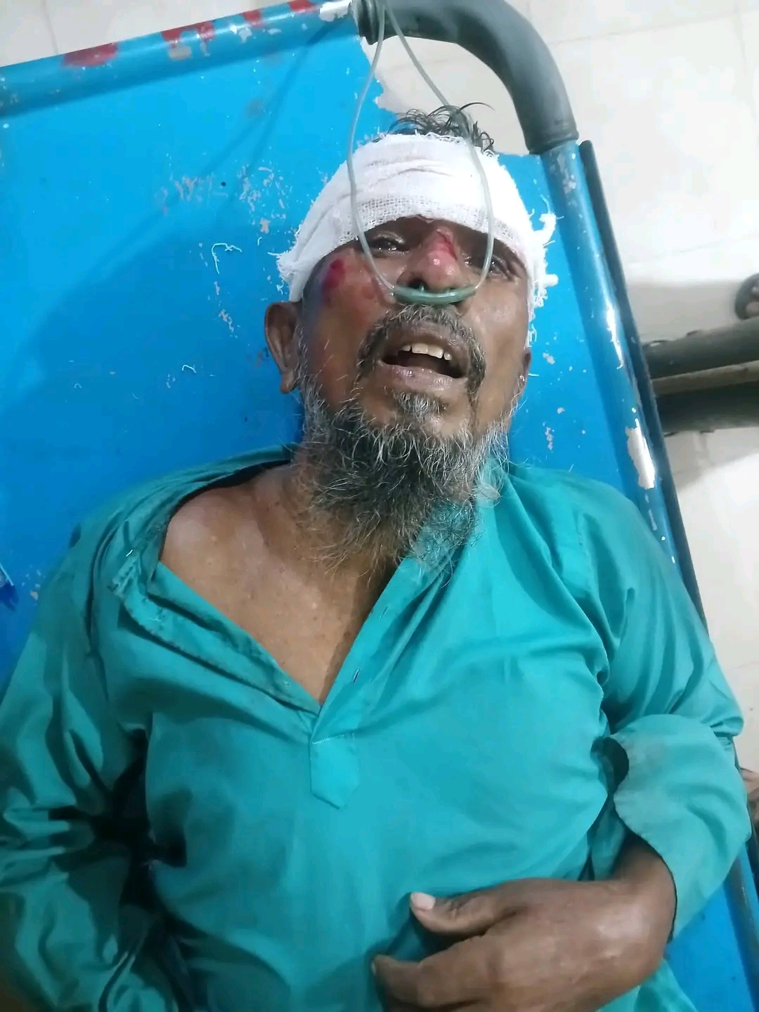 বরিশালে মহাসড়ক থেকে মুমূর্ষু অজ্ঞাতনামা ১ ব্যক্তি উদ্ধার,স্বজনদের সন্ধান চাই