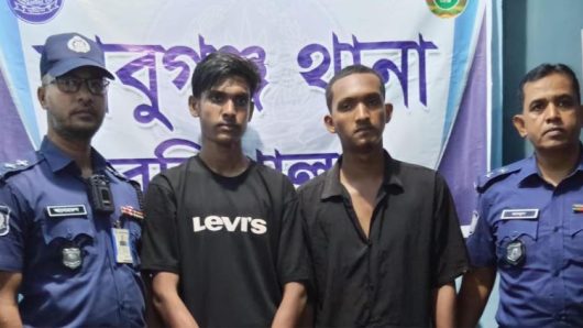 বরিশালে ৯ কেজি গাঁজাসহ দুই যুবক আটক