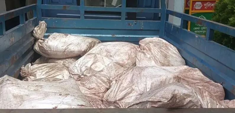 ঢাকায় নেওয়ার পথে ১৩ বস্তা ‘ঘোড়ার মাংস’ জব্দ, আটক ৫