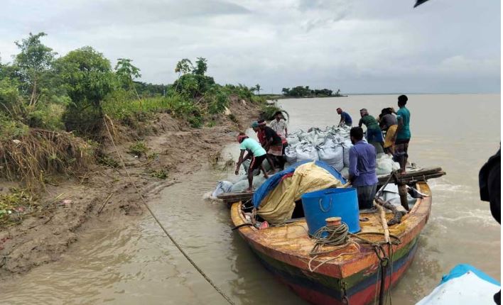 মুলাদীতে নদীভাঙন রোধে জিও ব্যাগ ডাম্পিং কাজের উদ্বোধন
