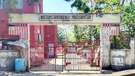 বরিশাল বিএম কলেজ: বিসিএস শিক্ষকদের বাধায় যোগদান করতে পারেননি অধ্যাপক আজাদ