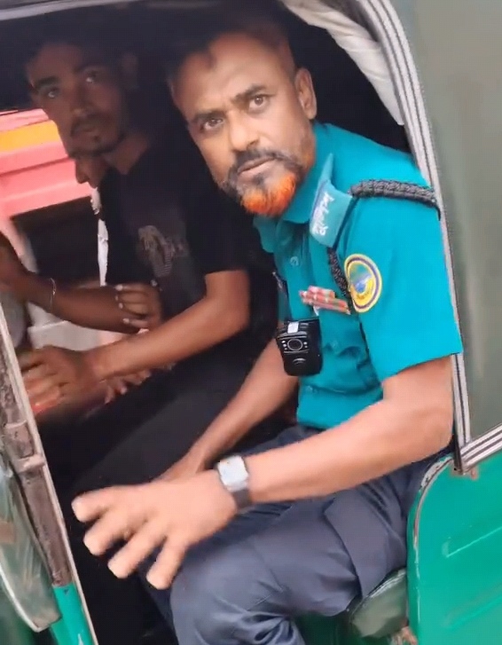 বরিশালে এএসআই বোরহানের অপরাধের মাসুল গুনছেন স্টিমারঘাট ফাঁড়ির ইনচার্জ শাওন