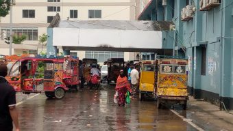 লঞ্চঘাটে ওত পেতে থাকে ‘রোগী ধরা’ অটোচালকরা, দালাল চক্রের ফাঁদে সর্বস্বান্ত রোগীরা!