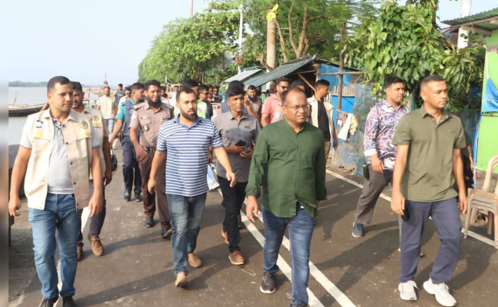 বরিশাল মেট্রোপলিটন পুলিশের আকস্মিক সাঁড়াশি অভিযান, মাদক ও সন্ত্রাস দমনে কড়া বার্তা