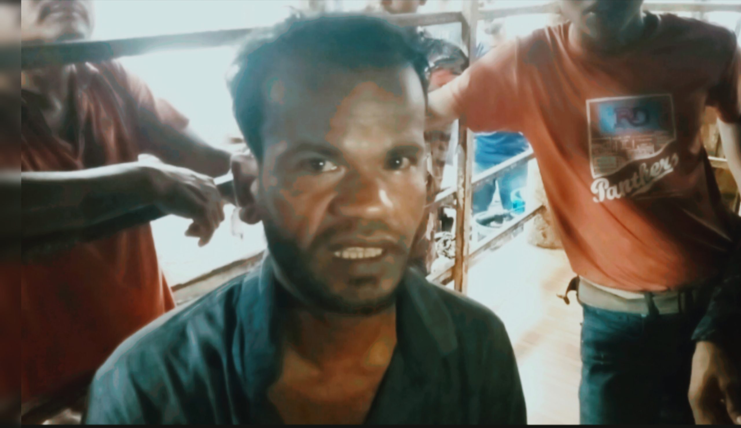 বরিশালে মলম পার্টির সদস্য আটক, জনতা কর্তৃক পুলিশে সোপর্দ