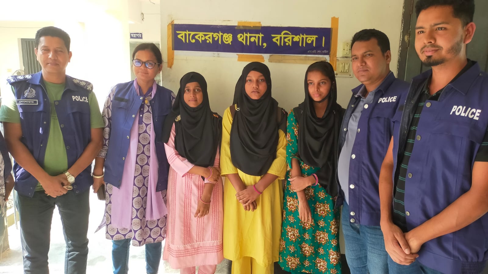 বাকেরগঞ্জে নিখোঁজ তিন স্কুলছাত্রী ঢাকায় উদ্ধার