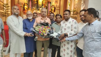 বরিশালে শারদীয় দুর্গাপূজার মণ্ডপ পরিদর্শন করলেন বিএনপি কেন্দ্রীয় নেতা ওবায়েদুল হক চাঁন